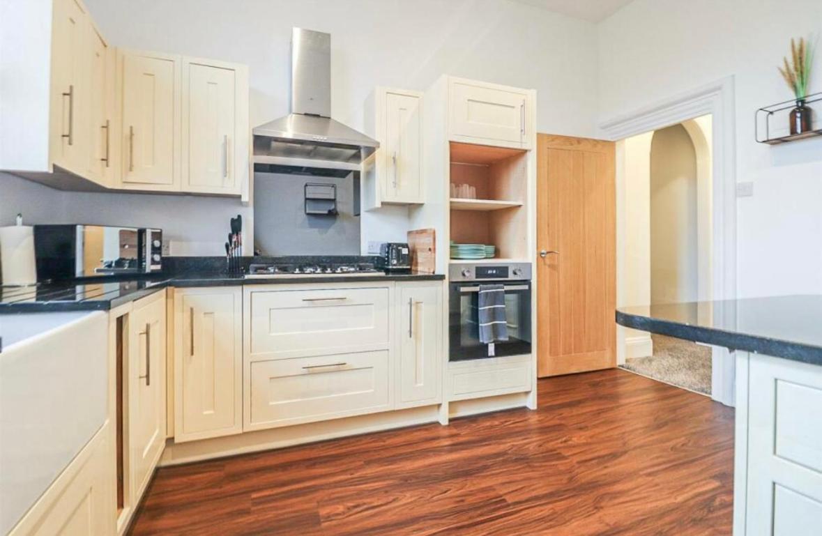 Spacious Victorian Birkdale Apartment With Garden Southport Extérieur photo
